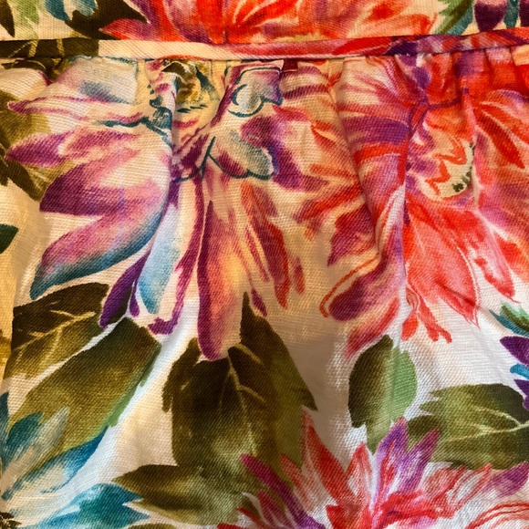 LOFT floral skirt with side zipper and full white lining. - Picture 5 of 7